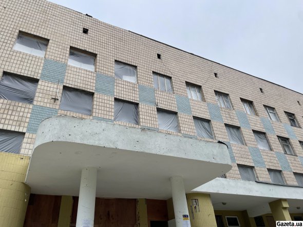 1 июня россияне нанесли удар по столице. Три человека погибли в Деснянском районе из-за того, что не смогли попасть в укрытие местной поликлиники