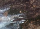 Лісова пожежа на Родосі змусила тисячі людей рятуватися втечею
