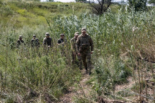 Українські військові на фронті біля Бахмута 