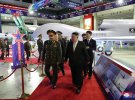 Министр обороны России Сергей Шойгу вместе с лидером Северной Кореи Ким Чен Ыном побывали на выставке вооружения