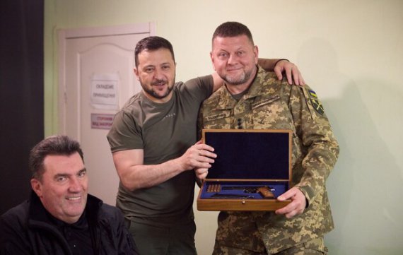 Командувачів Валерія Залужного та Олександра Сирського привітали з днем народження