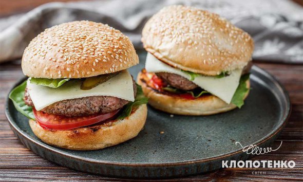 Кулінар Євген Клопотенко показав як приготувати бургер вдома Кулінар Євген Клопотенко показав як приготувати бургер вдома
