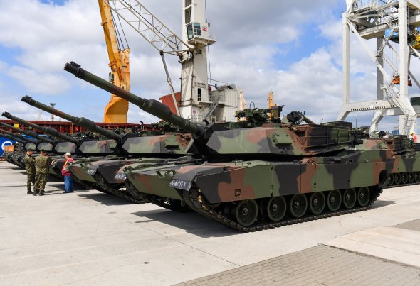 Abrams M1A1 в порту польского Щецина. Польша купила 14 таких танков для своей армии 