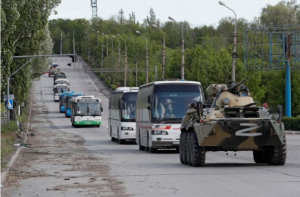 Автобусы с украинскими защитниками везут в Оленевку