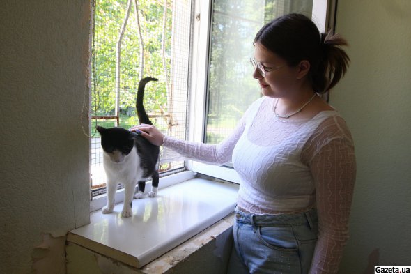 19-річна Єлизавета свершу допомагала в притулку як волонтерка, згодом її запросили на роботу