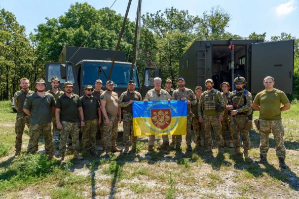 Порошенко привіз авторемонтні майстерні у бригаду, яка воює під Авдіївкою і Бахмутом