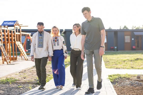 Олена Зеленська зустрілась із подружжям українських дипломатів