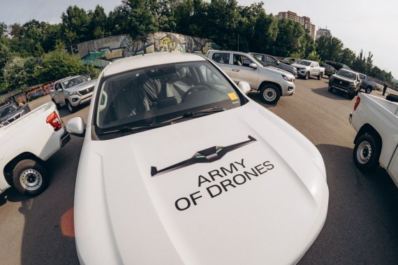 53 авто для ударных рот «Армии дронов» предоставила компания Favbet. Фото: Favbet
