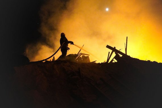 Рятувальники гасять елеватор у Хмельницькій області