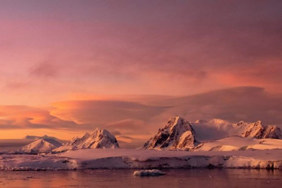 Українські науковці зняли на об'єктив неймовірний ландшафт Антарктиди у кольорах Барбі
