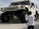 Показали велетенський Hummer H1
