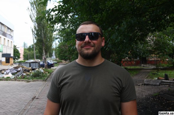 Олег "Гонсалес" родом из Луганской области. Мужчина вернулся из Польши, что вступить в ряды ВСУ