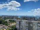 Над Крымским мостом возвышается густой дым