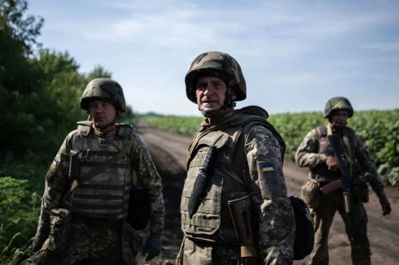 Президент Владимир Зеленский опубликовал новую подборку фото украинских защитников