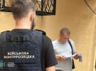 Служба безопасности Украины совместно с Государственным бюро расследований разоблачили чиновников, которые незаконно "премировали" себя почти на 14 млн грн за якобы участие в боях на передовой