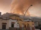 На Тенерифе спалахнула масштабна лісова пожежа