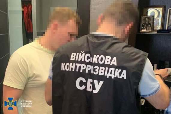 Служба безпеки України викрила підприємців, які поставили до Збройних сил України браковані артилерійські міни за контрактом на майже 270 млн грн. Відповідальність для зловмисників передбачає до восьми років тюрми.