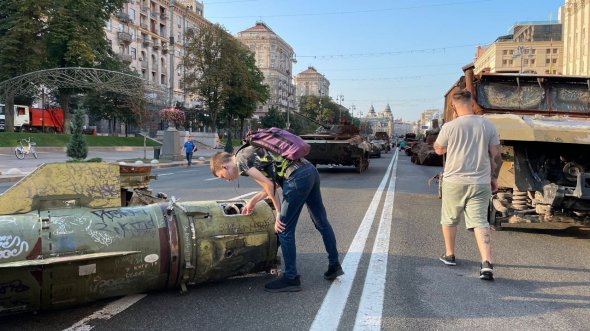 До Дня Незалежності у Києві на Хрещатику з’явилася російська військова техніка