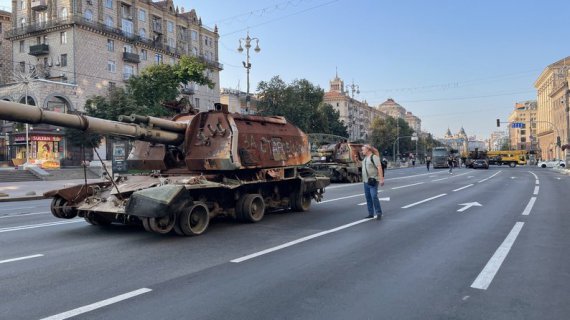 У Києві на Хрещатик привезли рештки знищеної російської військової техніки