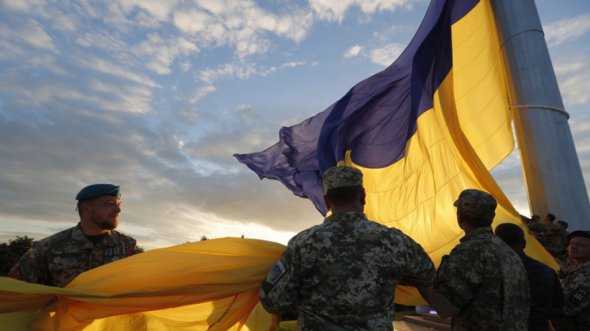 День українського прапора 2023: добірка фото та відео від військових як наш стяг повертали на звільнені міста та села