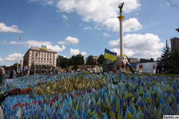 Містяни із сумом зустріли 32 річницю Незалежності, бо розуміють, що за їхню свободу щодня гинуть захисники