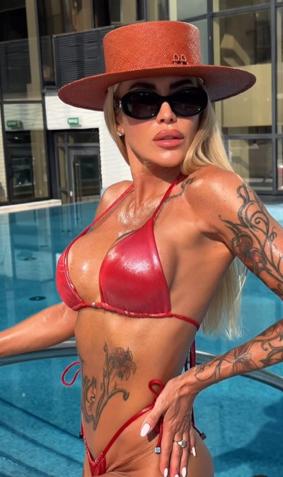 Валерія Крук влаштувала сексуальну зйомку в басейні