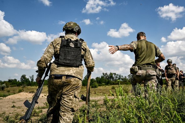  Українські військові під час навчань на запорізькому напрямі 