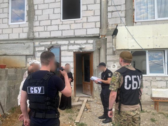 СБУ викрила на Закарпатті настоятеля РПЦ в Україні, який виявився кумом Оксани Марченко