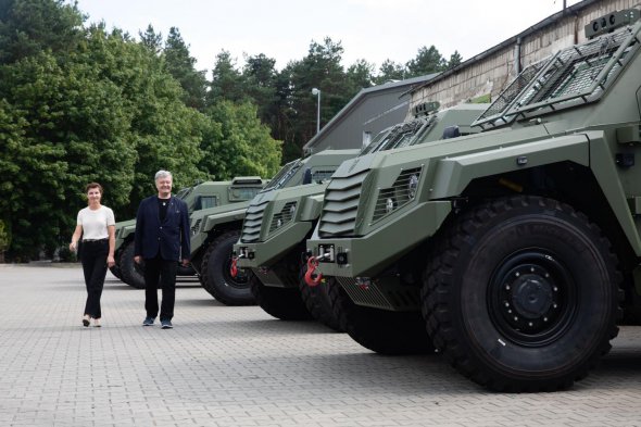 Порошенко у річницю весілля показав  романтичні фото з дружиною