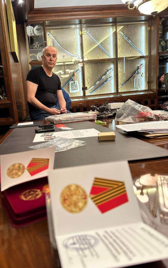 У Шуфрича обнаружили удостоверение "ветерана Вооруженных сил РФ" и запрещенную символику
