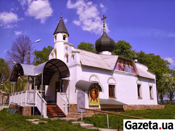 Свято-Троїцька церква — православний храм у Києві на Батиєвій горі