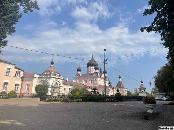 Покровский женский монастырь РПЦ – общежитий женский монастырь в Киеве, на Кудрявке