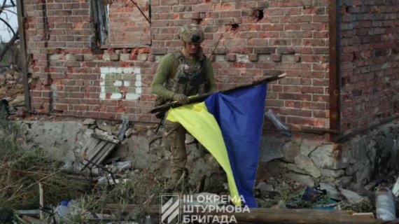 Над звільненою Андріївкою Донецької області підняли прапор