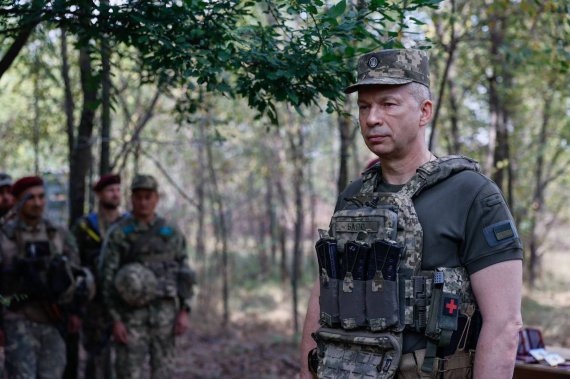 Командувач Сухопутних військ ЗСУ Олександр Сирський зустрівся із воїнами на передовій