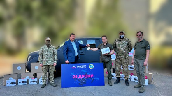 Всего за время войны при поддержке FAVBET и благотворительного фонда Favbet Foundation украинская армия получила более 115 дронов. Фото: favbet.ua