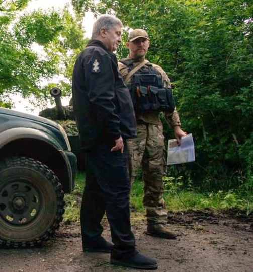 Побратими та друзі вітають пʼятого президента