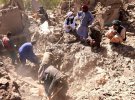 Унаслідок сильних землетрусів, що сталися в суботу на заході Афганістану, загинули понад 2400 людей