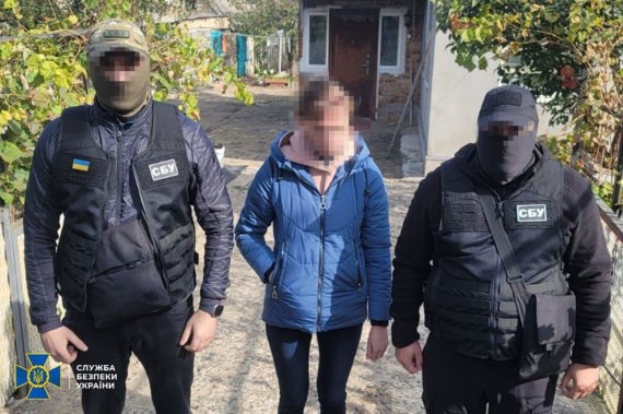 СБУ затримала коригувальницю ФСБ, яка «наводила» російські «Смерчі» на Краматорськ