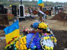 Военного Андрея Козыря 5 октября перезахоронили из Днепра на кладбище родного села Гроза. Во время поминального обеда за ним в кафе попала российская ракета