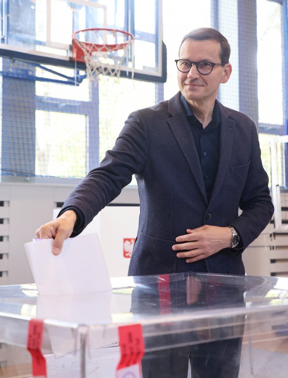 Прем’єр Матеуш Моравецький голосує у Варшаві 