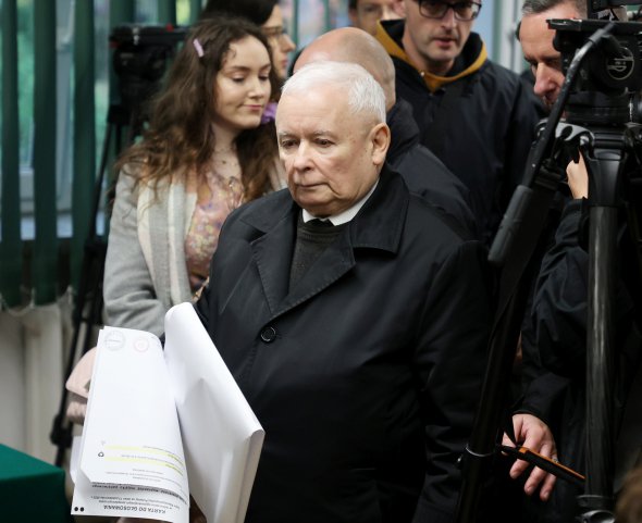 Глава партії ПіС Ярослав Качинський голосує у Варшаві 