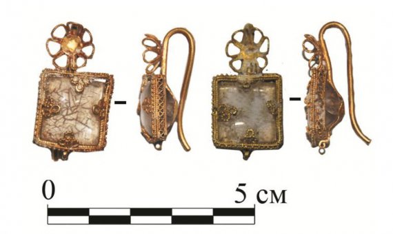 Сережки 1271-1368 років, викрадені російськими окупантами у  Криму