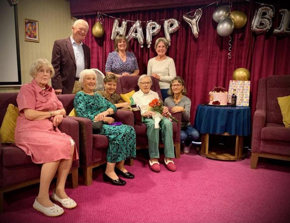 104-річна британка Кетлін Геммінгс розкрила свій секрет довголіття