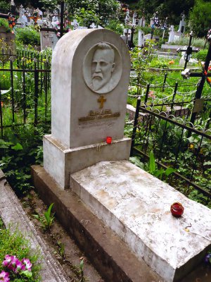 Пам’ятник на могилі батька у Винниках син Івана Липи встановив 1937-го