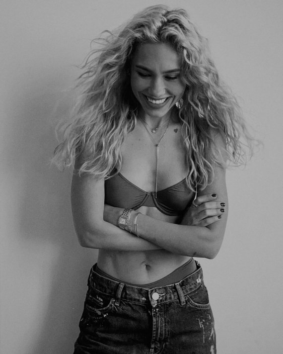 Даша Квіткова влаштувала сексуальну фотосесію