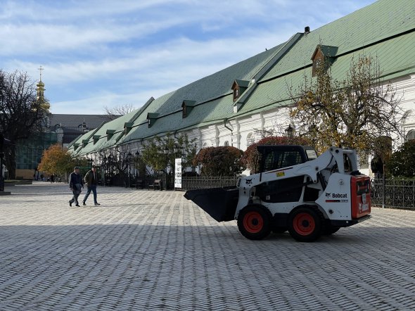 9 серпня Господарський суд Києва визнав законним розірвання договору щодо безоплатного користування приміщеннями Нижньої лаври