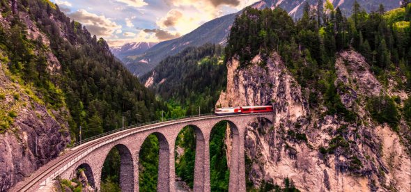 Міжнародна залізнична компанія Railbookers анонсувала запуск першого в своєму роді навколосвітнього маршруту на поїзді, який охоплюватиме чотири континенти і більше 20 міст в 13 країнах