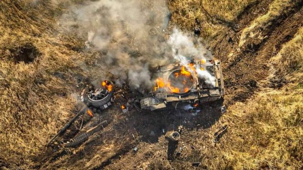 Всего за время полномасштабной войны уничтожено более 5 тысяч российских танков, около 10 тысяч бронированных машин, более 320 самолетов