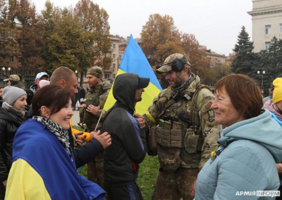 11 листопада з’явилися перші фото зі звільненого Херсону, який був під росісбкою окупацією понад вісім місяців