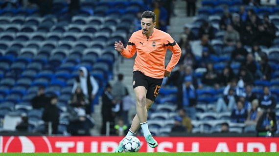 Розминка футболістів "Шахтаря" перед матчем з "Порту" на стадіоні "Драгау"